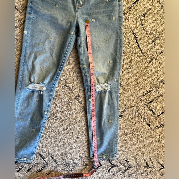 CDriftwood Embroidered Gizelle Light Wash Womens Jeans - Picture 6 of 8